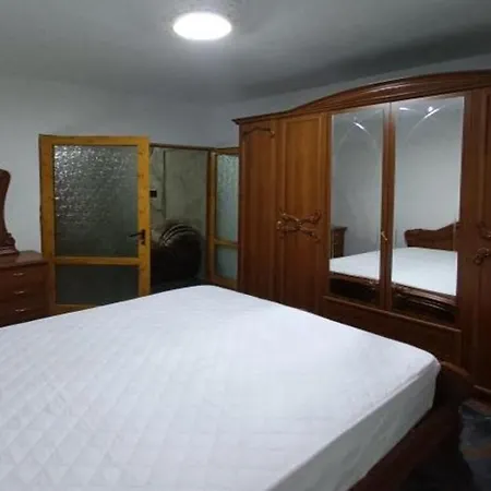 Apartman First Floor Ap For Rent 1+1 Korça